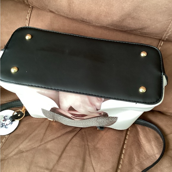 Handbag - Picture 6 of 13